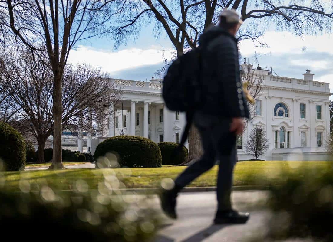 עימות חוקתי: הבית הלבן נגד בית המשפט