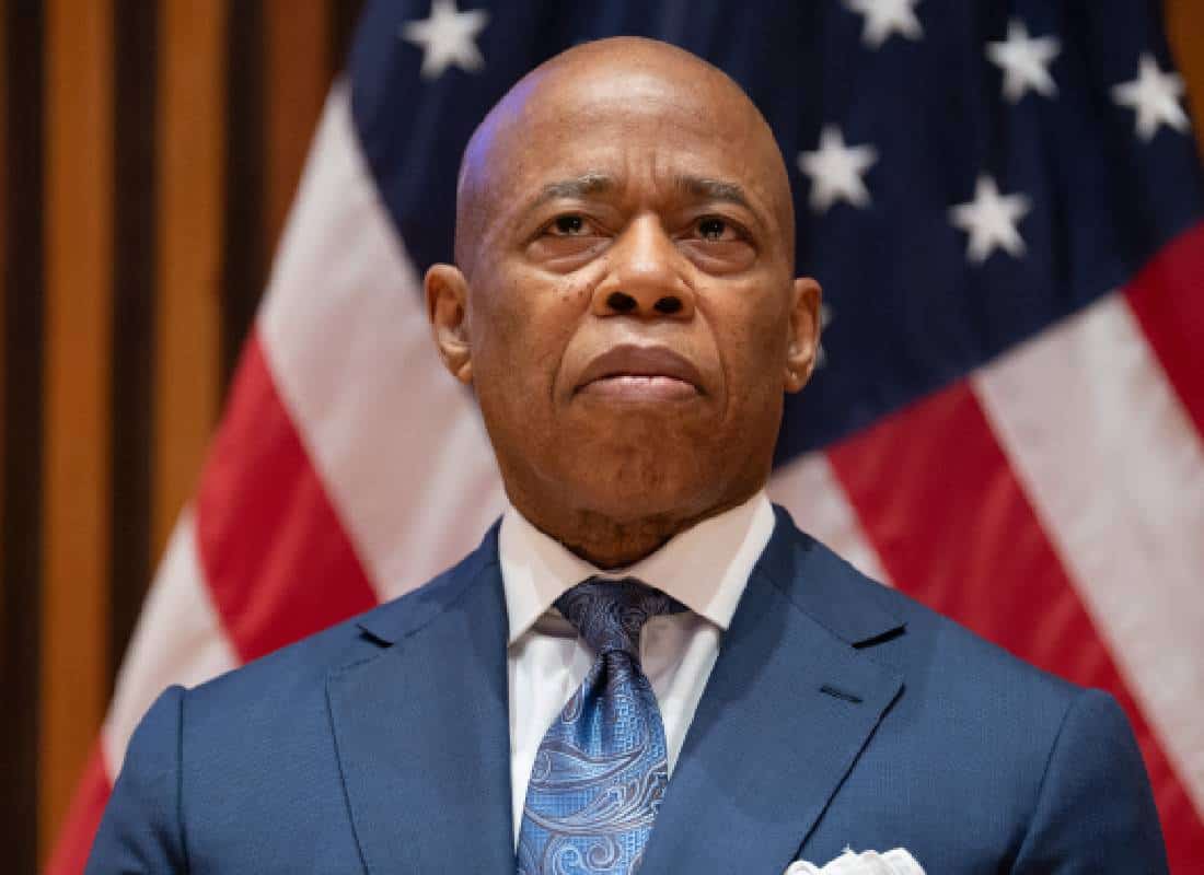 ראש עיריית ניו יורק שוקל לבטל חוזים עירוניים לארגונים המוגדרים כאנטישמיים