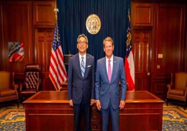 רעידת אדמה: מסמכים בסינית מוכיחים - מושל ג'ורג'יה דן ב'עידוד השקעות' עם ראש הקונסוליה של יוסטון החשוד בריגול 