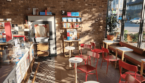 "שלם כשתוכל": ‏בית הקפה "האנטי-קפיטליסטי" בטורונטו נסגר אחרי שנה אחת בלבד‏ - "אנשים לא שילמו"