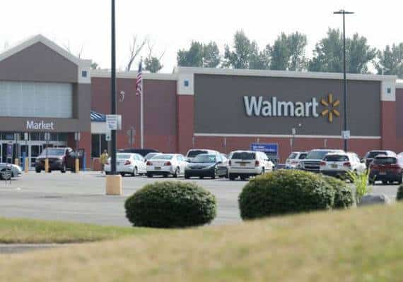 שתי עובדות לשעבר תובעות את וולמארט בטענה כי החברה מפלה לרעה נשים בהריון