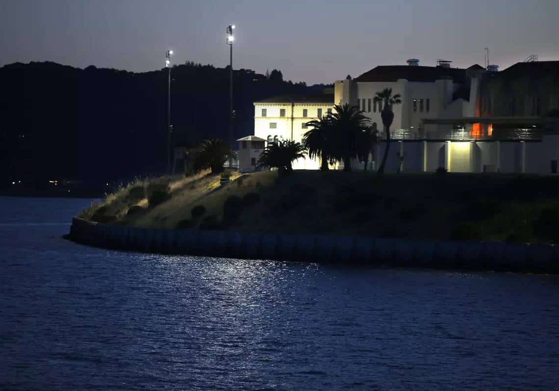 תושבי קליפורניה החליטו לזרז את הוצאתם להורג של מאות רוצחים, אך המושל מתכנן להפוך את סן קוונטין ל'כלא סקנדינבי'