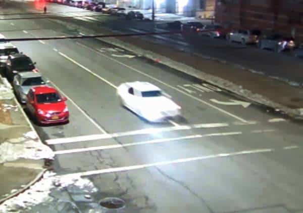 חוסר מזל טרגי בניו יורק: ארבעה חברים נסעו ביחד במכונית - לפתע נקלעו למרדף משטרתי אחרי רכב שדהר לעברם בפראות