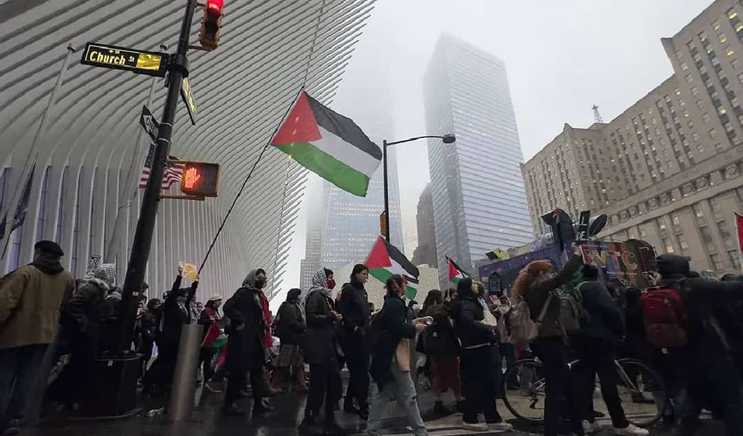 נחצה הקו האדום של אמריקה? פרו-פלסטינים צרחו "אללה אכבר" במרכז הסחר העולמי‏ בו התרחשו פיגועי ה-11 בספטמבר 