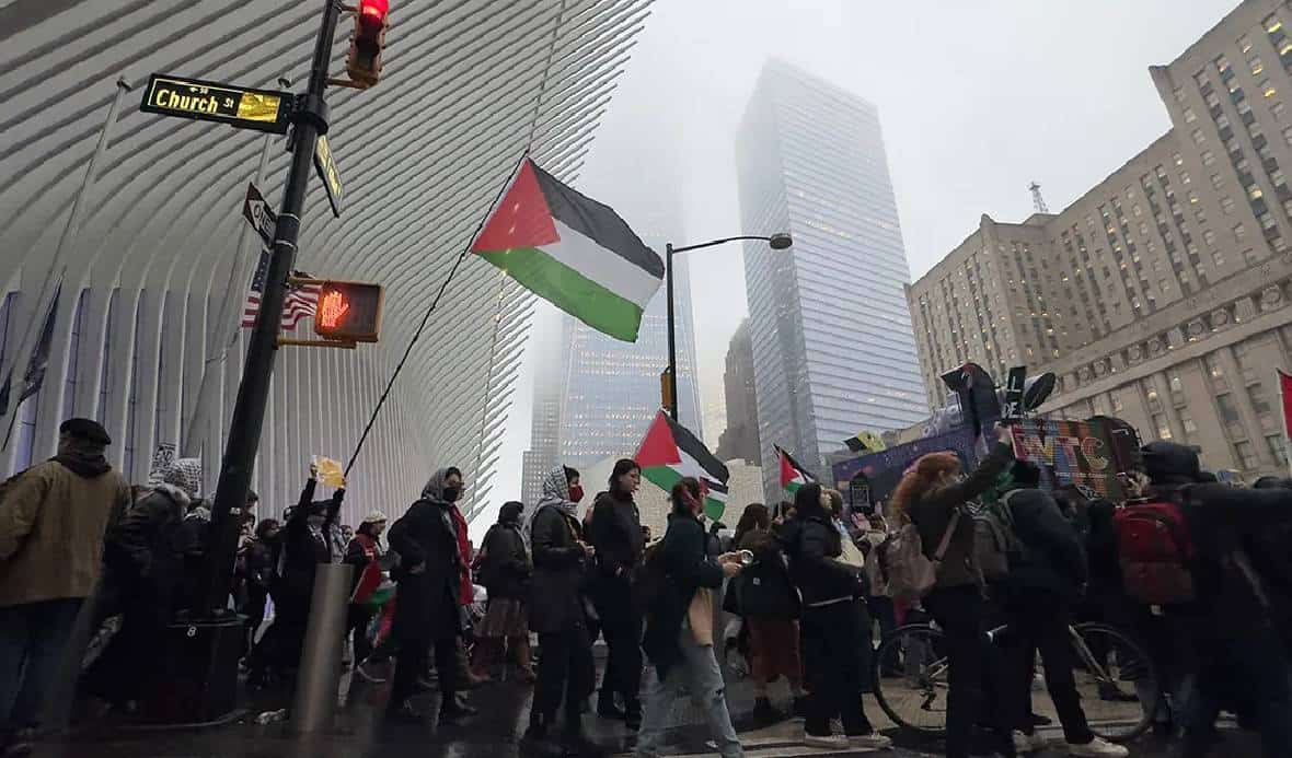 נחצה הקו האדום של אמריקה? פרו-פלסטינים צרחו "אללה אכבר" במרכז הסחר העולמי‏ בו התרחשו פיגועי ה-11 בספטמבר 