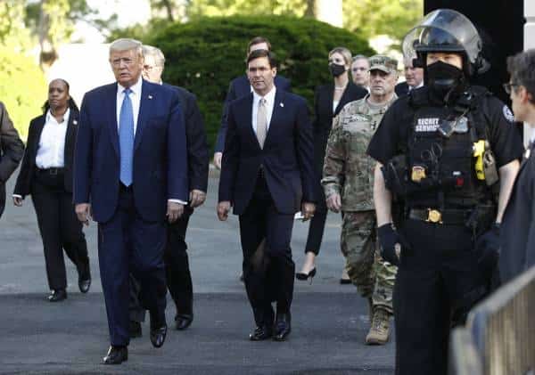 דרמה בוושינגטון: הנשיא טראמפ הדיח את שר ההגנה