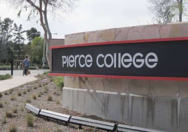 דיווח: מצוד נרחב בוואלי לוס אנג׳לס אחר חשוד בתקיפה מינית במכללה מוכרת