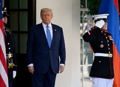 טראמפ ופוטין ייפגשו באלסקה: אוקראינה תידרש לוותר על שטחים בתמורה לשלום