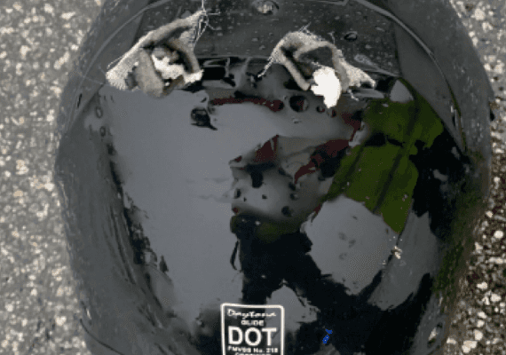 אירוע נדיר בפלורידה: רוכב אופנוע נהרג מפגיעה ישירה של ברק בקסדה