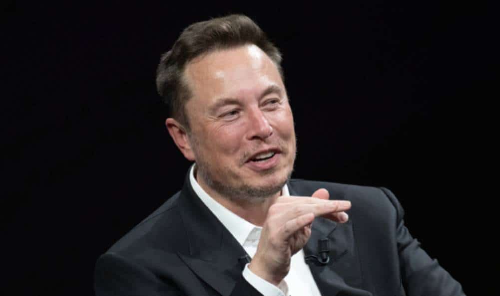 אילון מאסק מזהיר: "מהגרים בלתי חוקיים יבואו לגור לכם בתוך הבית"