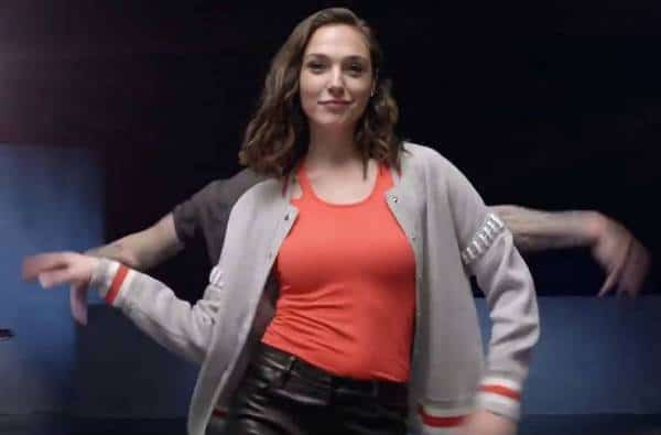 וונדרוומן עושה ליפסינק: גל גדות מככבת בקליפ החדש של מארון 5, לצדו של אדם לוין ומפורסמות נוספות