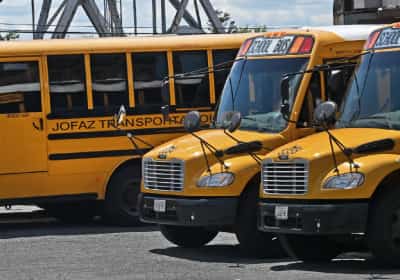 בדרך לביה"ס בברוקלין: הנהג נעל את הילדים באוטובוס - והטיף נגד יהודים