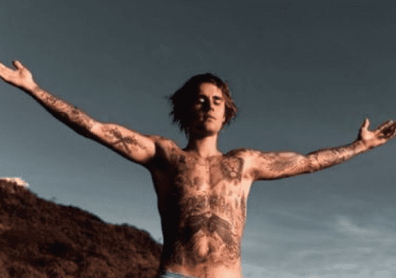 100 שעות של קעקועים: ג'סטין ביבר הפך את גופו לקנבס ומילא את זרועותיו וחזהו בקעקועים