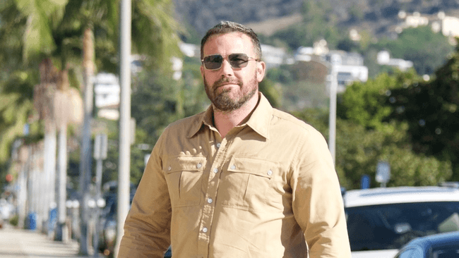 מתפלל בכנסייה, חוזר לסט הצילומים: החיים החדשים של בן אפלק