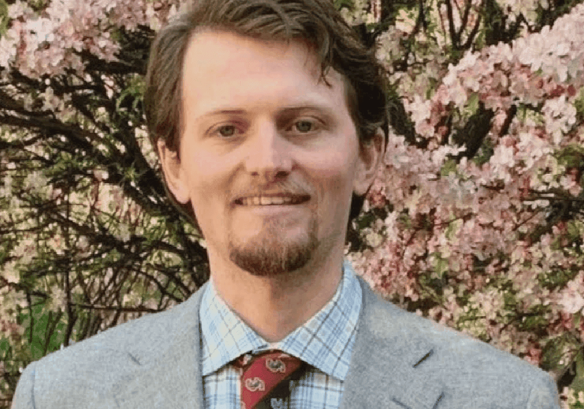 תושב קליפורניה המואשם באונס סטודנטית – נעצר בצרפת