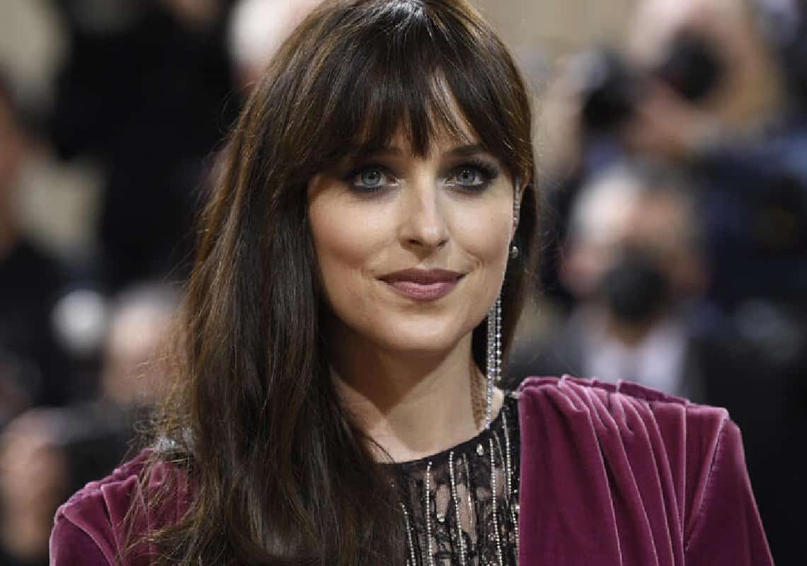 כוכבת ״חמישים גוונים של אפור״ חושפת מה התרחש מאחורי הקלעים: ״זה היה מטורף ופסיכוטי״