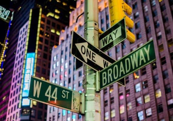 "זו פשוט הייתה ערימה גדולה": מי הופך את תיאטראות ברודווי לחדר שירותים?