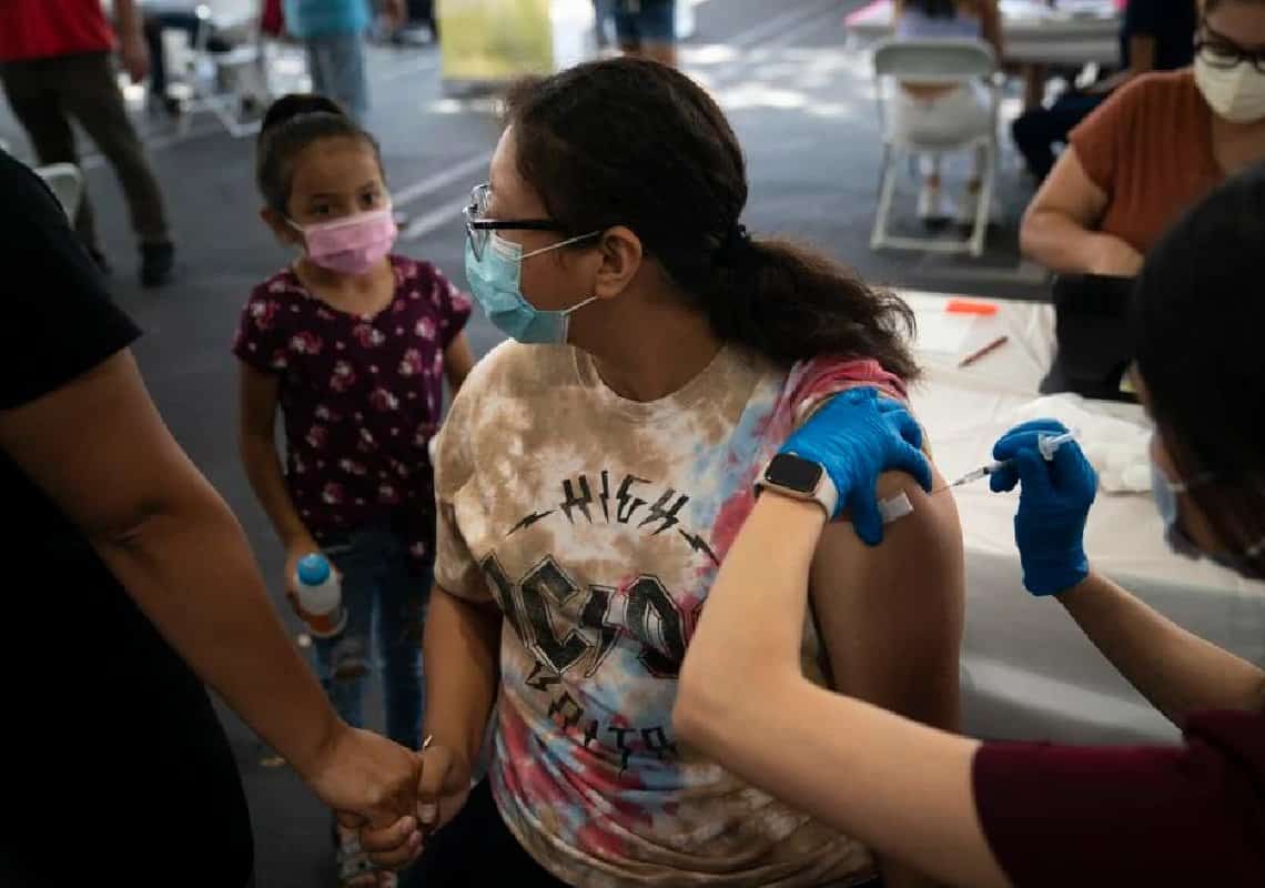 הוסר מכשול בירוקרטי: קליפורניה צפויה לאפשר לבני נוער להתחסן ללא הסכמת ההורים