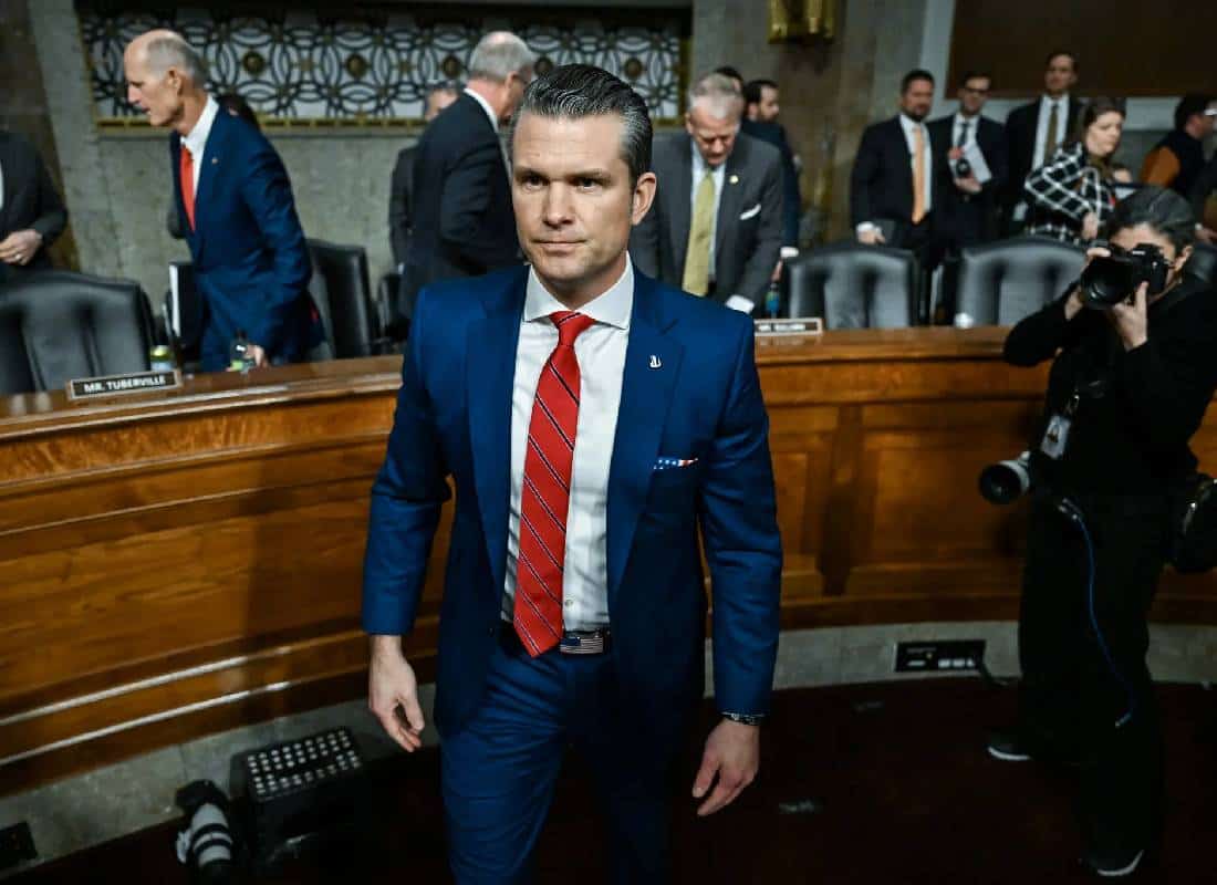 הדרמה בסנאט: פיט הגסת אושר כשר ההגנה ברוב של קול אחד