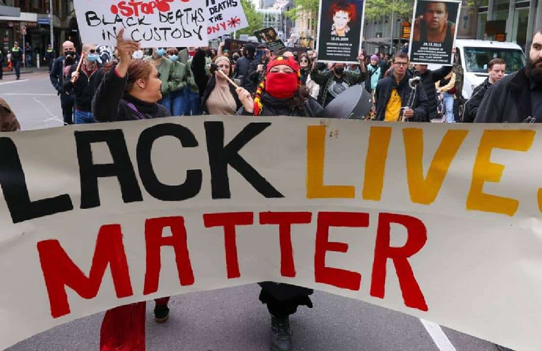 "מלמדים ילדים באמריקה טרור אנטי-ישראלי": BLM שוטף את המוח ומגייס תלמידי יסוד ל"מאבק" נגד הציונות