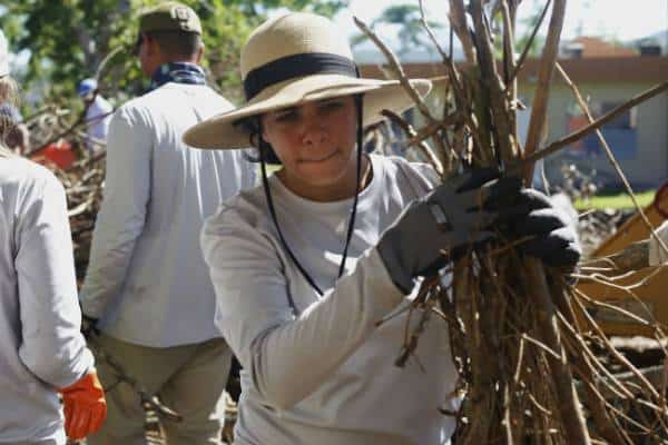 כמו אנג'לינה ג'ולי: הקדישו את החופשה הבאה שלכם כדי לעזור לעולם או לפחות לפורטו ריקו