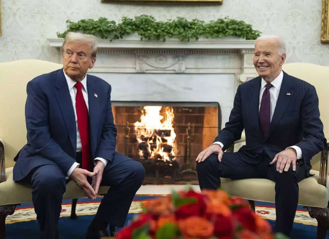 טראמפ רומז על כהונה שלישית בפגישה היסטורית עם ביידן בבית הלבן  