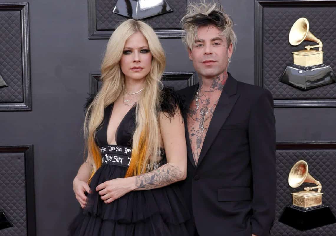 עשרה חודשים לאחר שהתארסו: אבריל לאבין ובן זוגה מבטלים 