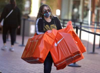 קליפורניה מתאוששת: אמון הצרכנים זינק בכמעט עשרים אחוזים למרות החששות מטראמפ