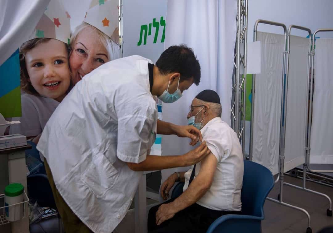 מחקר ישראלי ראשון מסוגו בעולם: "אותן תופעות לוואי קיימות בחיסון השלישי כמו בשני ובראשון"