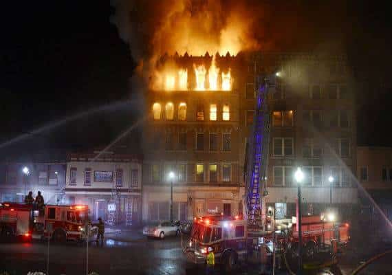 ניו ג'רזי: שריפת ענק בבניין גבתה את חייהם של שלושה ילדים