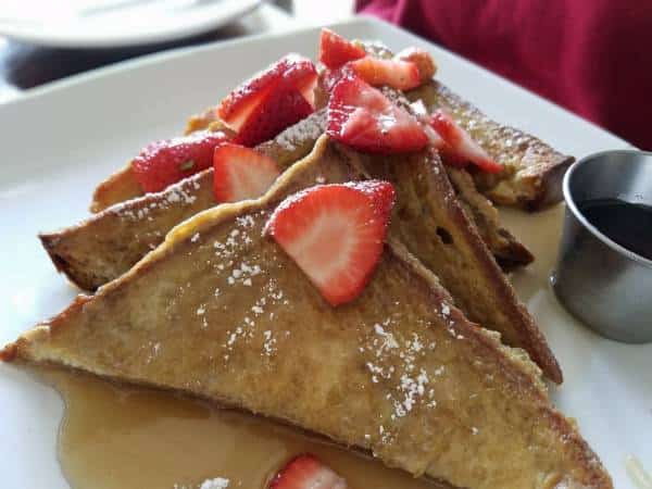 לוס אנג'לס: לייקסייד, ארוחה לצד אגם יפיפה 