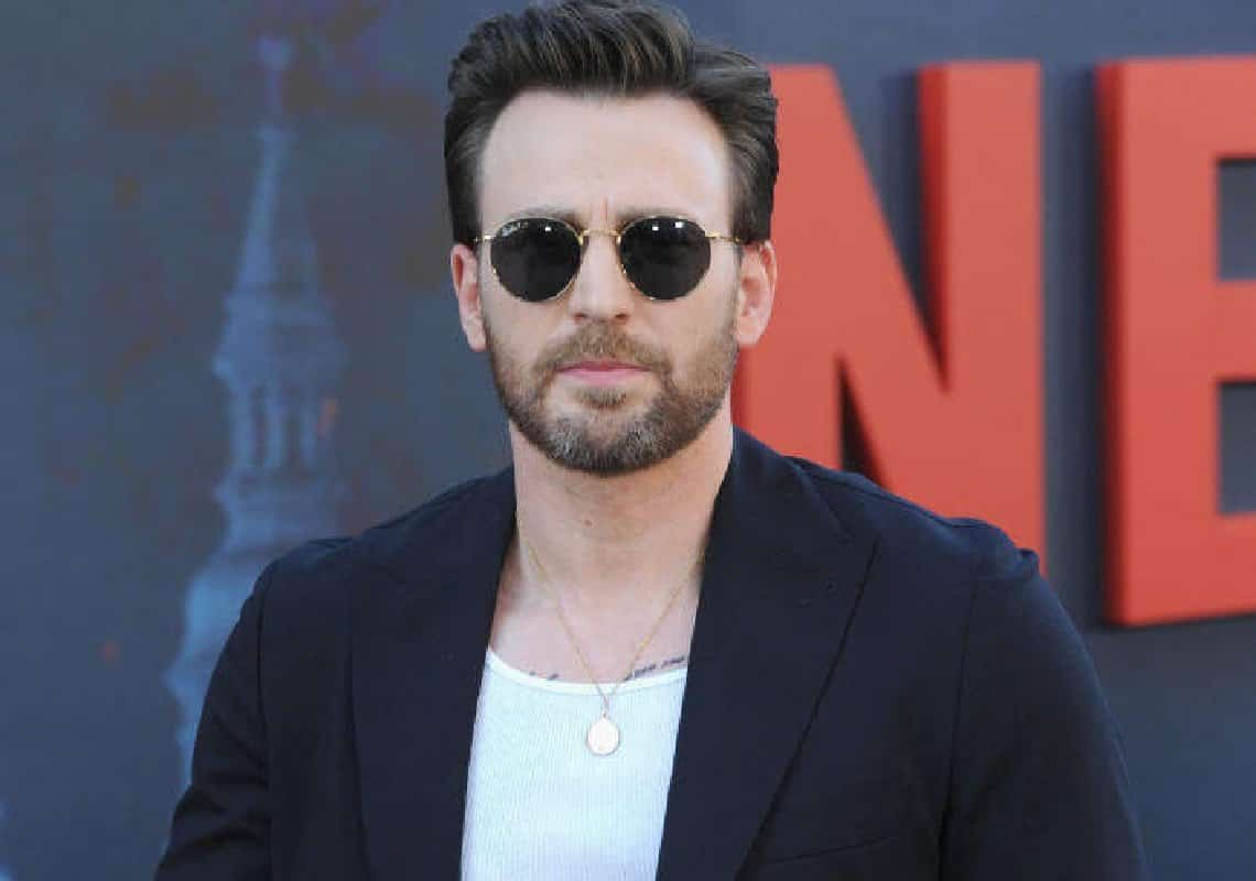 לאחר שקיבל את התואר הגבר הסקסי בעולם, זו בת הזוג של כריס אוונס 