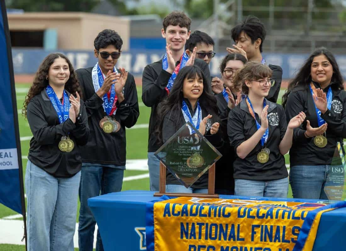 תיכון אל קמינו ריאל זוכה באליפות הדקתלון האקדמי בפעם ה-11