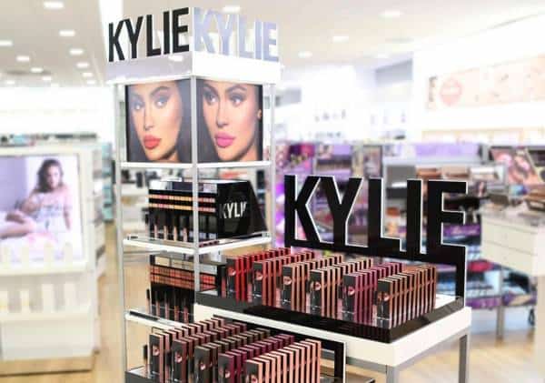 קיילי ג'נר מכרה כמחצית מחברת הקוסמטיקה שלה ב-600 מיליון דולר