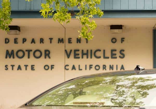 "טכנולוגיה מיושנת, פגיעה חמורה בלקוחות": דו"ח ביקורת ב-DMV קליפורניה חושף שורה של מחדלים