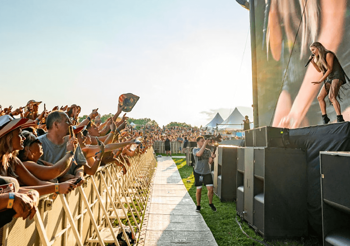 ארבעה בני אדם נמצאו ללא רוח חיים בפסטיבל מוזיקה במישיגן