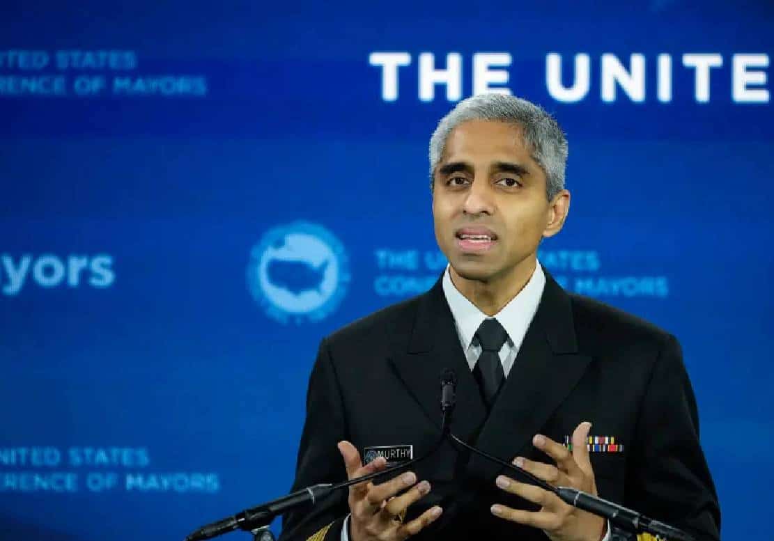 ‏המנתח הכללי באזהרה חריפה להורים: "יש לאפשר גישה רק לבני 16 ומעלה לרשתות החברתיות"