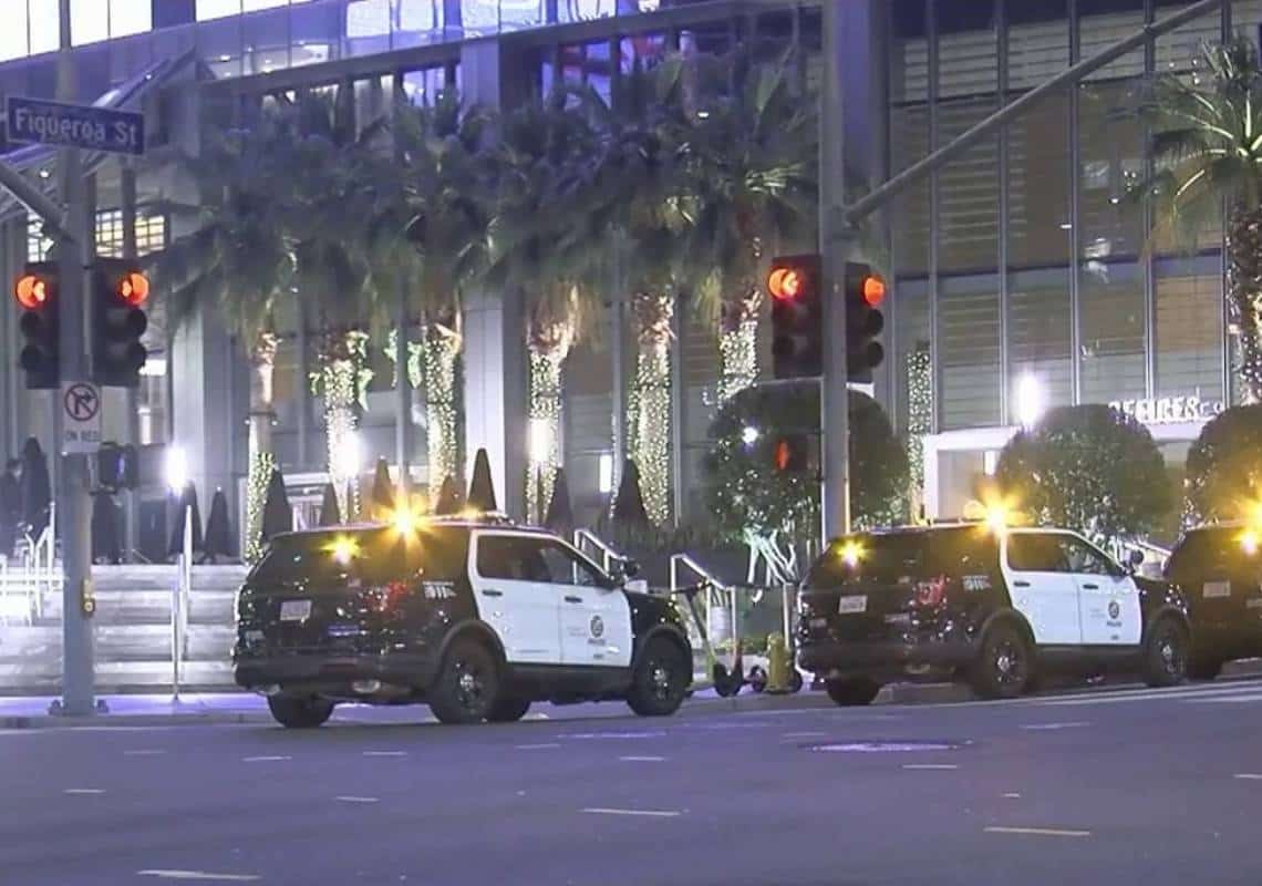 אימה בלוס אנג'לס: הגיעו לבית מלון יוקרתי - ונשדדו באיומי אקדח