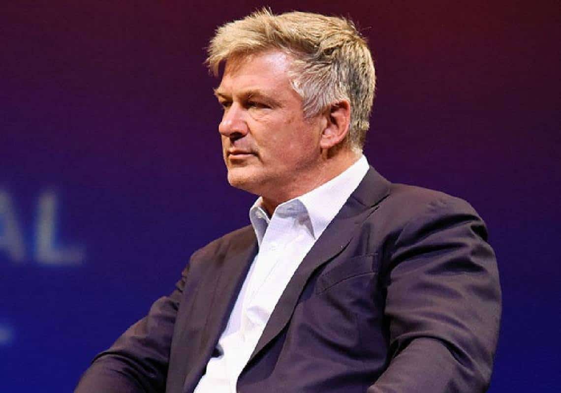 מומחה נשק הוליוודי חושף: "בולדווין התעלם מהחוק מס' 1 בכלי נשק"; עורך דין בכיר הוסיף - "שיתחיל לחשוב כמו נאשם"