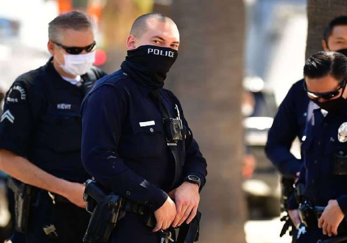 ה-LAPD בהודעה חריגה לתושבי העיר: "צייתו למי ששודד את בית העסק או הבית שלכם ושתפו עימו פעולה"