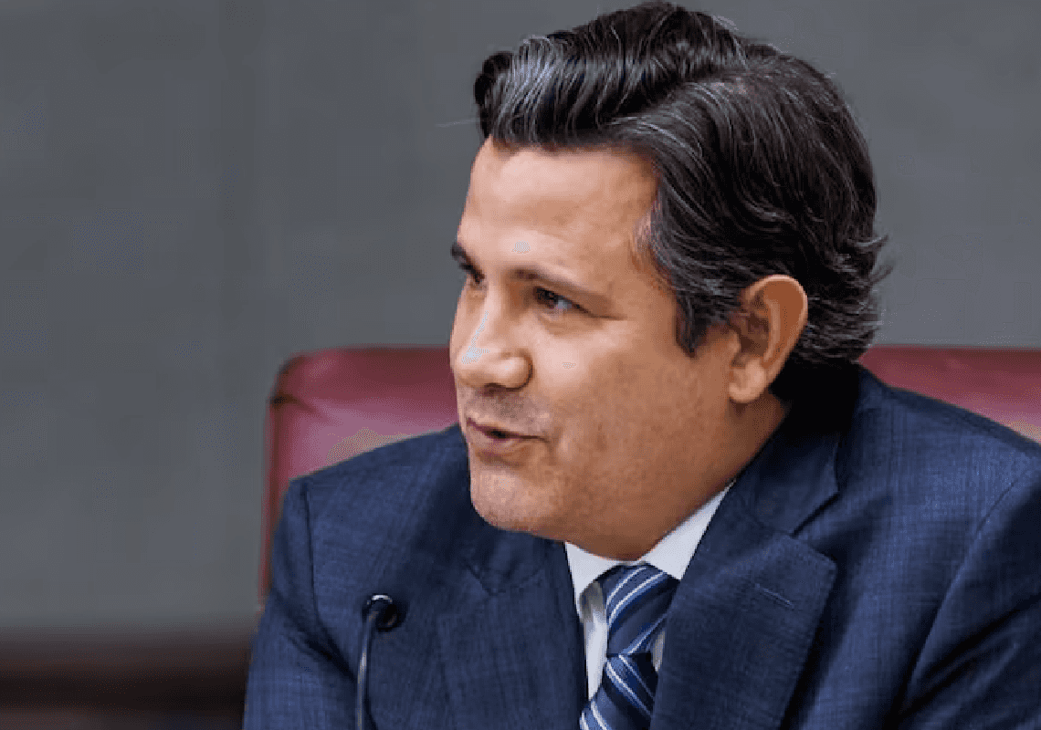 זעזוע פוליטי בפלורידה: מנהיג המיעוט בסנאט נוטש את המפלגה הדמוקרטית