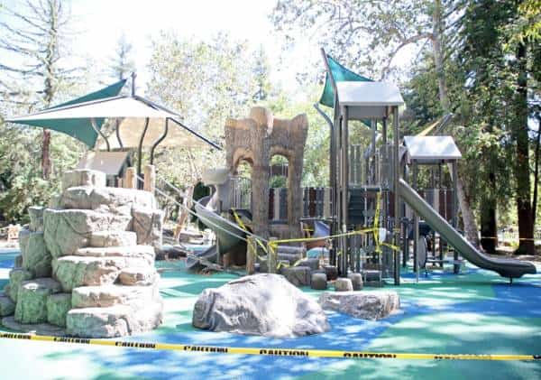 צעד נוסף לעבר החזרה לשגרה בקליפורניה: אור ירוק לפתיחת גני השעשועים