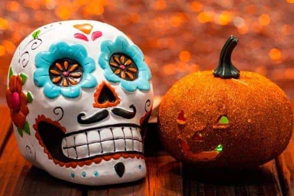 אתם תמותו על זה: התערוכה שמשיבה את המתים לחיים משתלטת על פארק בלוס אנג'לס 