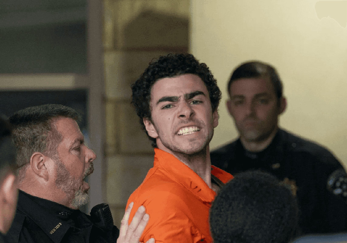 פרטים חדשים: לואיג'י מנג'יוני מעולם לא היה לקוח של יונייטד הלת'קר - ומה הוא עשה בקליפורניה יממה אחרי הרצח?