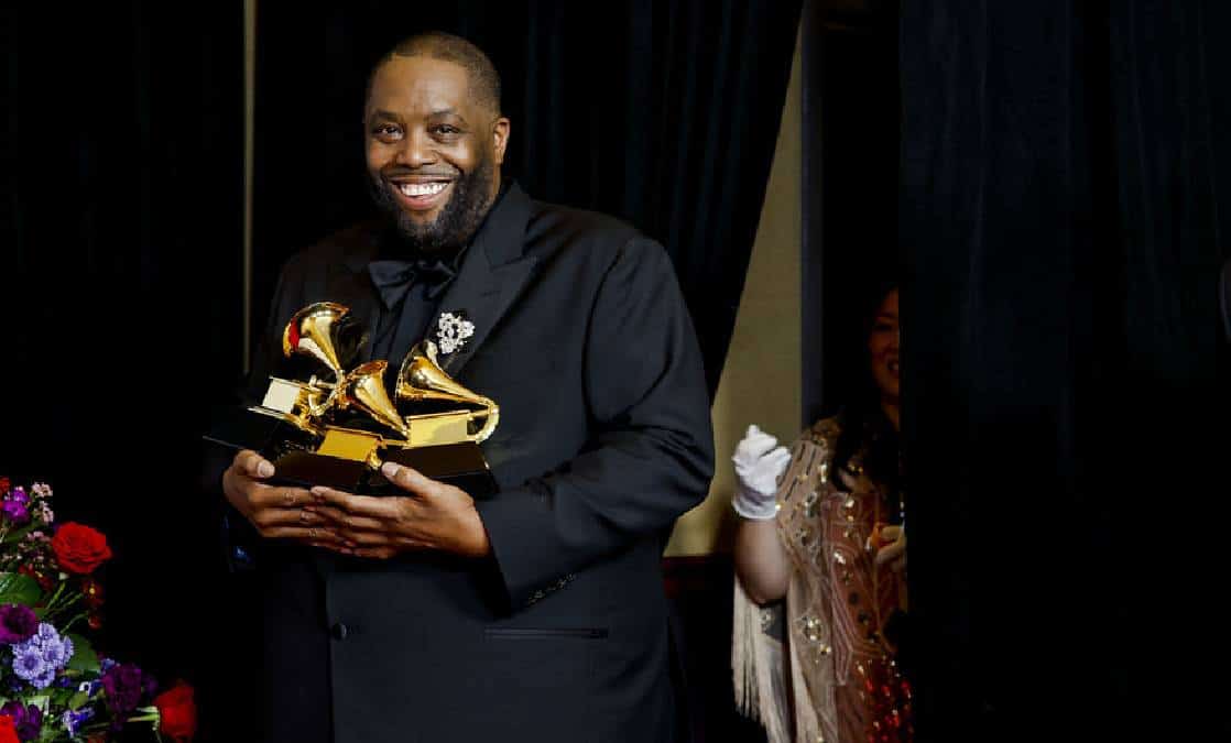 ראפר זכה בשלושה פרסי גראמי - כשעה לאחר מכן נעצר מול המצלמות בתוך אולם הטקסים