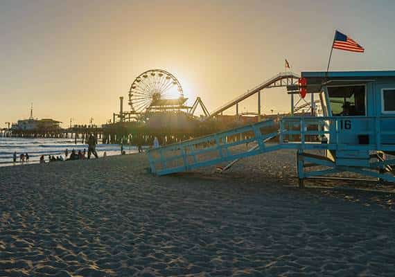 לוס אנג'לס: סופת רעמים גדולה פוקדת את האזור. אתר תיירות פופולארי פונה ממבקרים