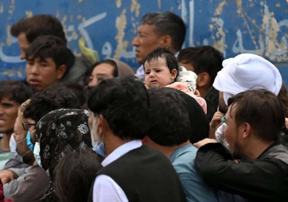 "מפולת אנושית": אסון בשדה התעופה בקאבול - ילדה בת שנתיים ועוד מספר בני אדם נמחצו למוות בשל דחק