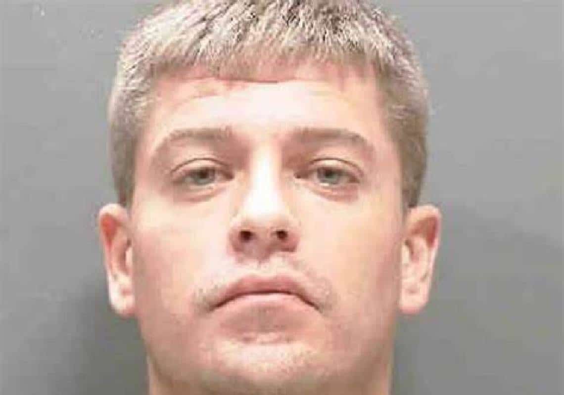 פדופיל ירה בשוטר, התחבא בבית עם 'דגל טראמפ', ואז בעל הנכס החליט לטפל בו