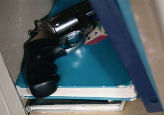 לוס אנג'לס: אקדח נמצא בתיקו של תלמיד בבית ספר ב"וואלי"