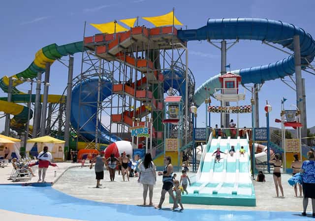 משפחות מקומיות כבר מביעות אכזבה מהסגירה, לאחר שהפארק הפך במשך השנים לאחת מאטרקציות הקיץ הבולטות באזור